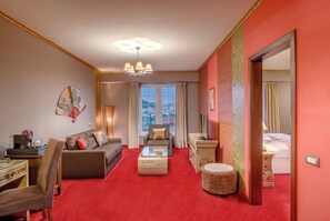 Design Penthouse | Egyptian cotton sheets, premium bedding, memory-foam beds, minibar