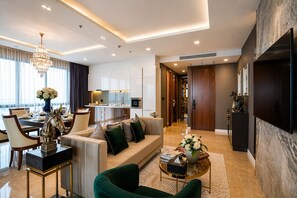 Presidential 2 bedroom suite, sea view | Wohnbereich | Smart-TV
