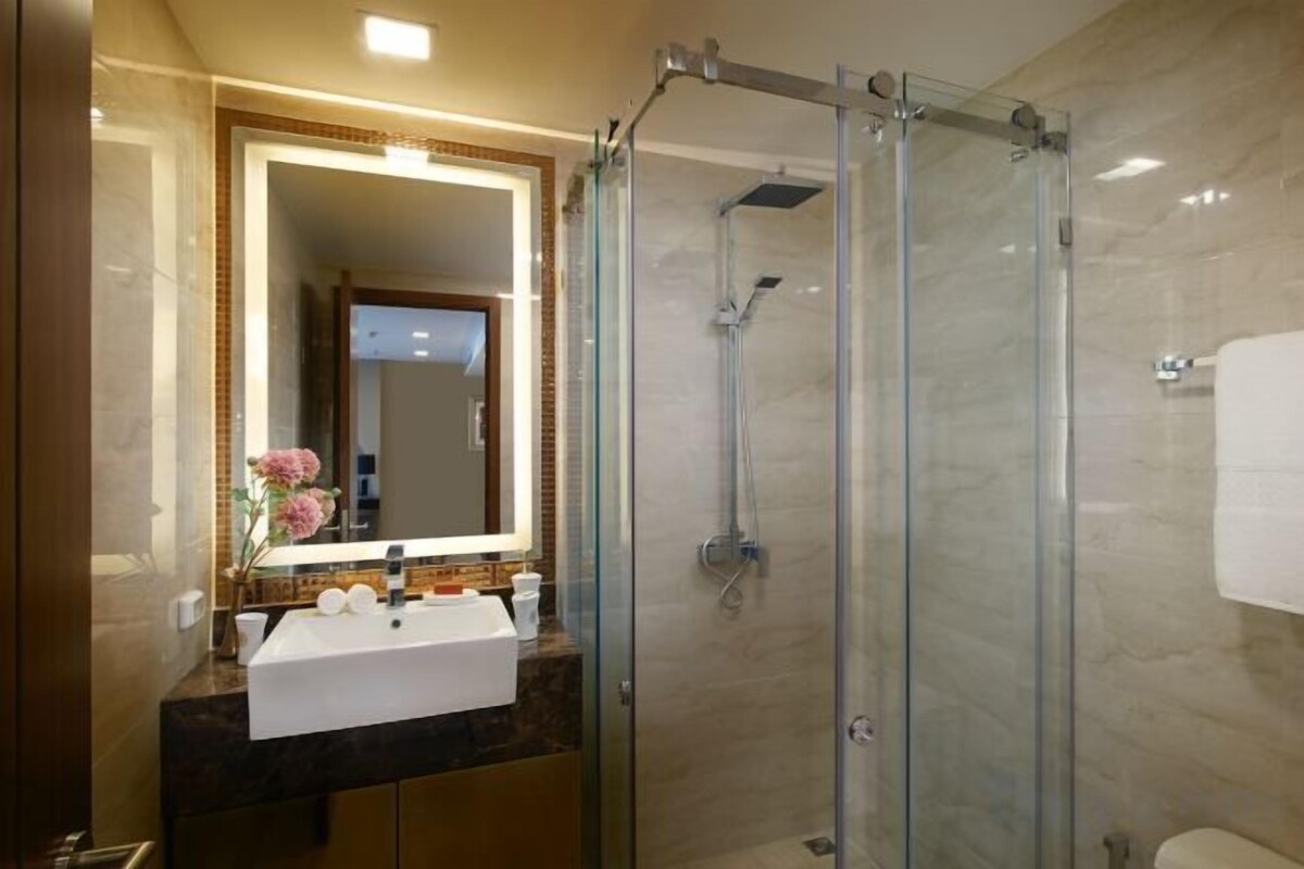 Bathroom | Free toiletries, hair dryer, bathrobes, slippers