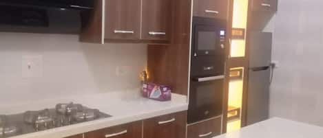 House | Private kitchen | Fridge, microwave, oven, stovetop