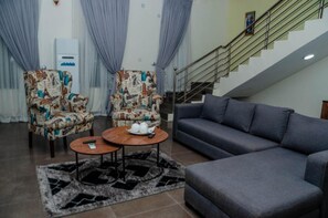 House | Living room - Stunning 3-bed House in Sapele (Sapele)