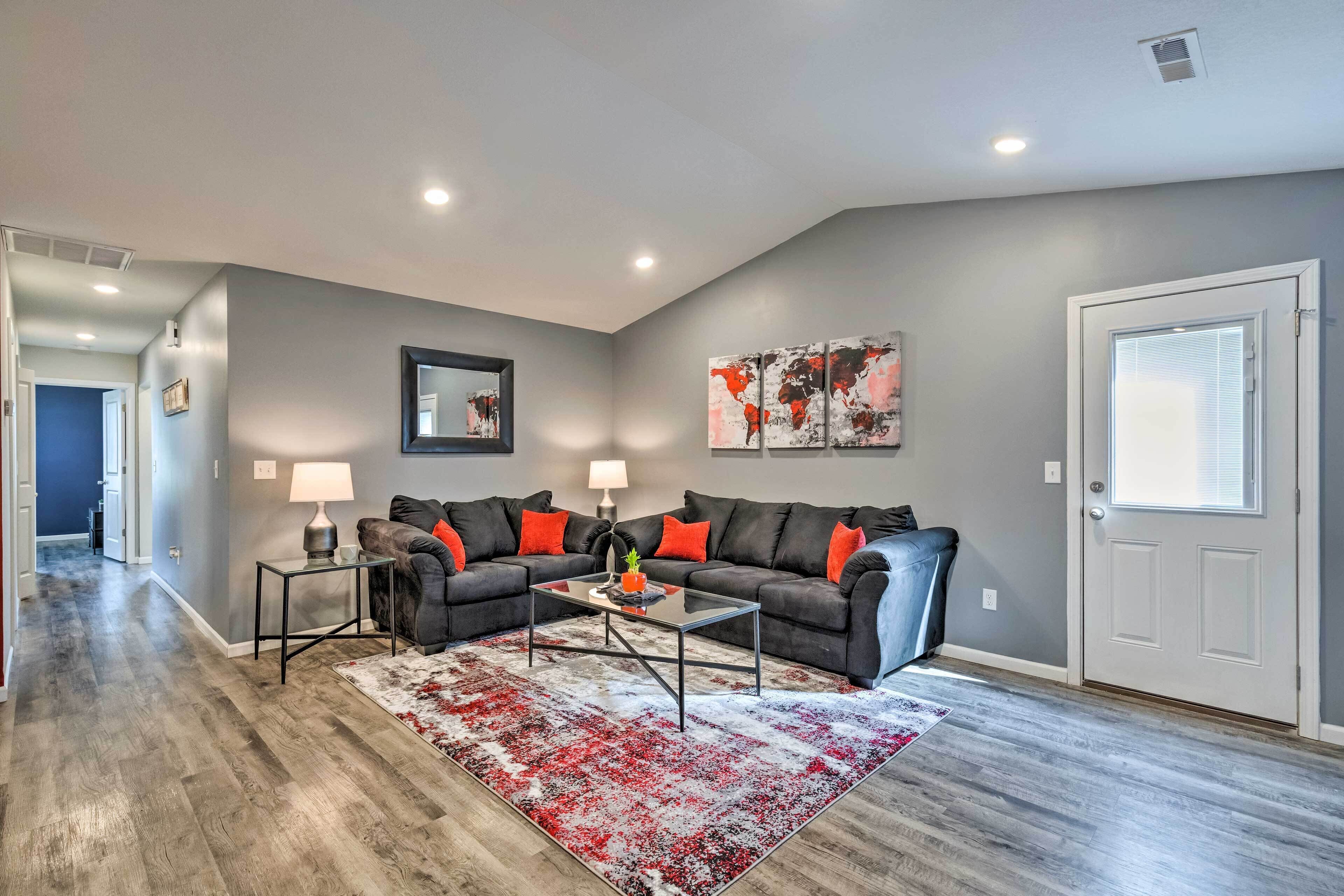 Cozy Townhome w/ Lake View ~ 10 Mi to Wichita