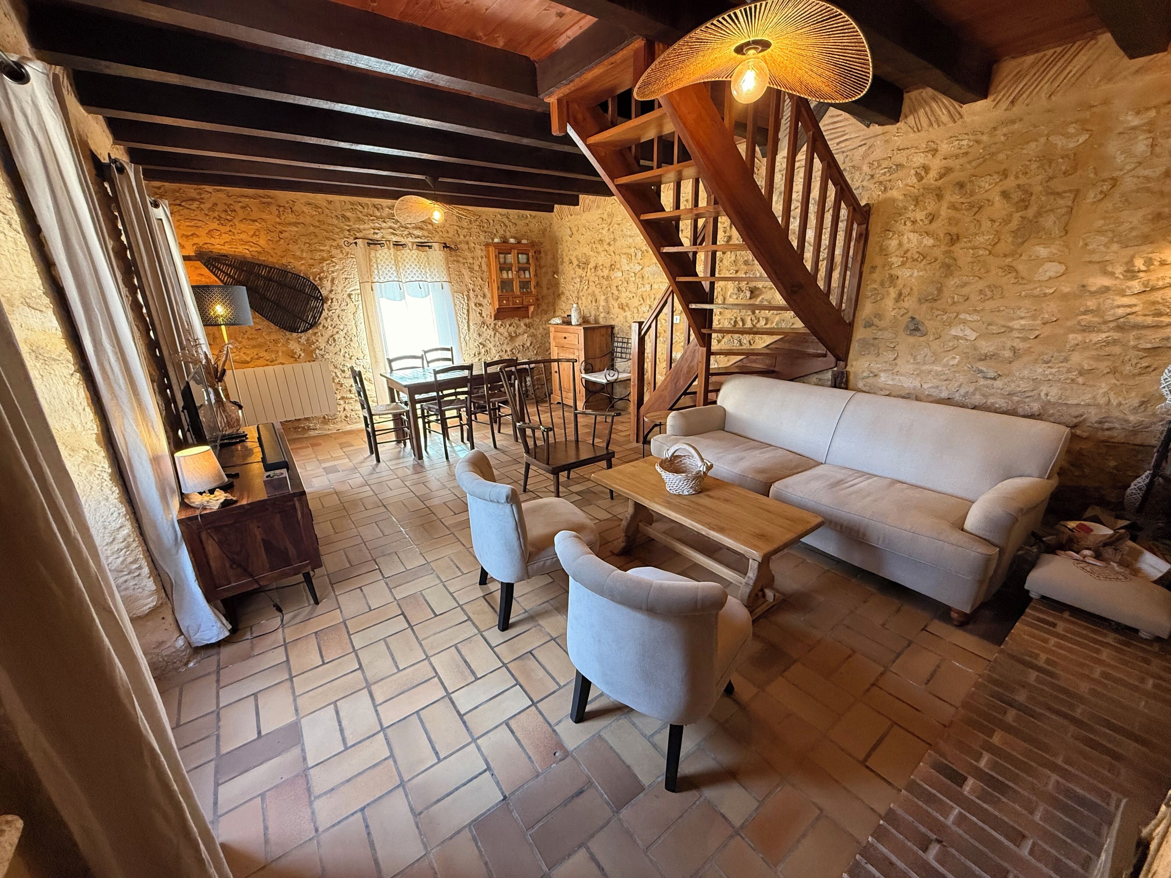 TV connectée, cheminée, jeux vidéo