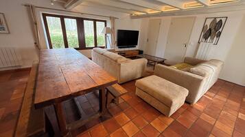 Smart-TV, Kamin, Videospiele