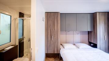 Familie-bungalow | Sengetøy av topp kvalitet, dundyner og skrivebord for bærbar PC