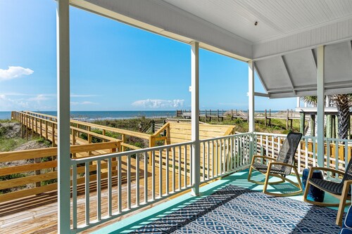 Beach Front Cottage, POOL! FALL DATES AVAILABLE!