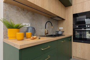 Fridge, microwave, oven, stovetop