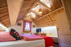 1 Schlafzimmer, Schreibtisch, Reisekinderbett, kostenloses WLAN