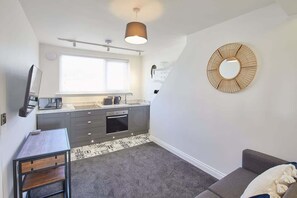 Interior - Host & Stay | Apartment 4 @ Queens Court (Scarborough)