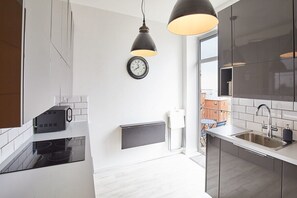 Fridge, microwave, oven, stovetop - Host & Stay | Boutique Balcony (Whitby)