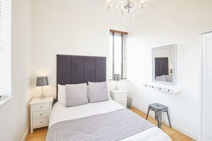 2 bedrooms, iron/ironing board, free WiFi, bed sheets - Host & Stay | Boutique Balcony (Whitby)