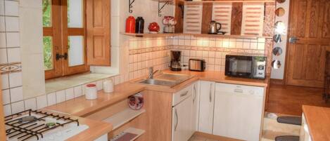 Refrigerador, microondas, placa de cocina, lavavajillas