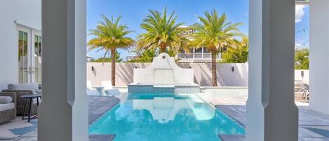 Utomhuspool och uppvärmd pool