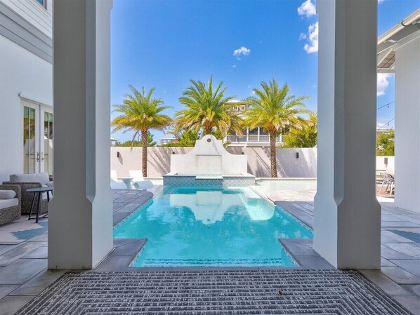 Alberca al aire libre y alberca climatizada