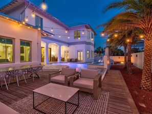 屋外ダイニングエリア