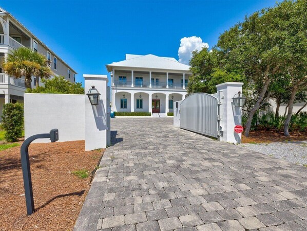 Exterior - Steps to the beach-8 bikes-Private pool/Heat option & hot tub `Hacienda Blanca` (Rosemary Beach)