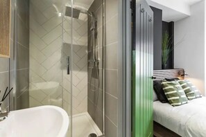 Basic Studio | Bathroom | Towels