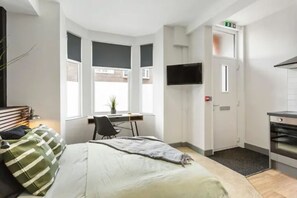 Basic Studio | Hypo-allergenic bedding, bed sheets - Modern & Bright 1 Bedroom Studio Apt (Nottingham)