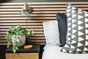 Basic Studio | Hypo-allergenic bedding, bed sheets - Modern & Bright 1 Bedroom Studio Apt (Nottingham)