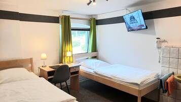 Economy-Zweibettzimmer, Gemeinschaftsbad, Gartenblick