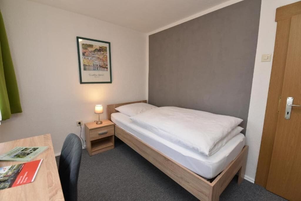 Economy Single Room, Shared Bathroom (Dorfseite)