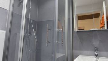 Standard-Einzelzimmer, eigenes Bad | Badezimmer