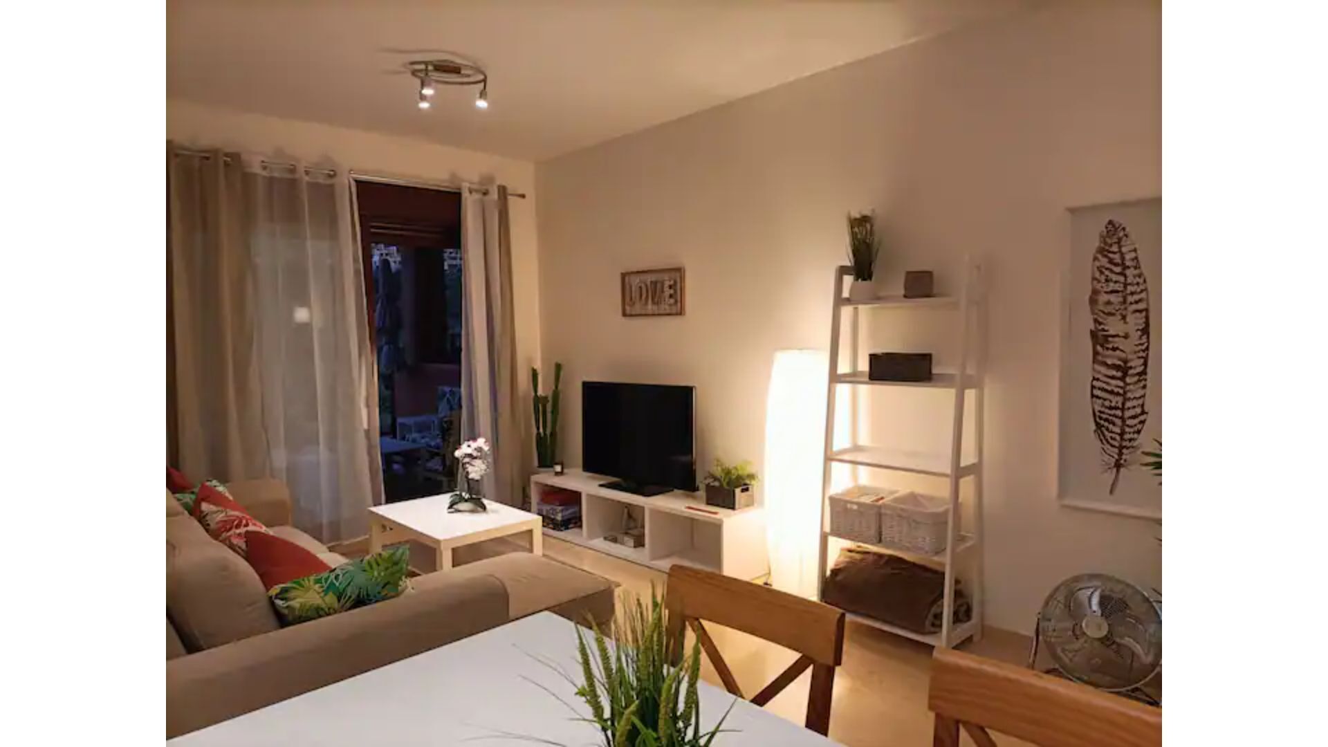 Duquesa Chill Encantador bajo con jardin de 2 dormitorios