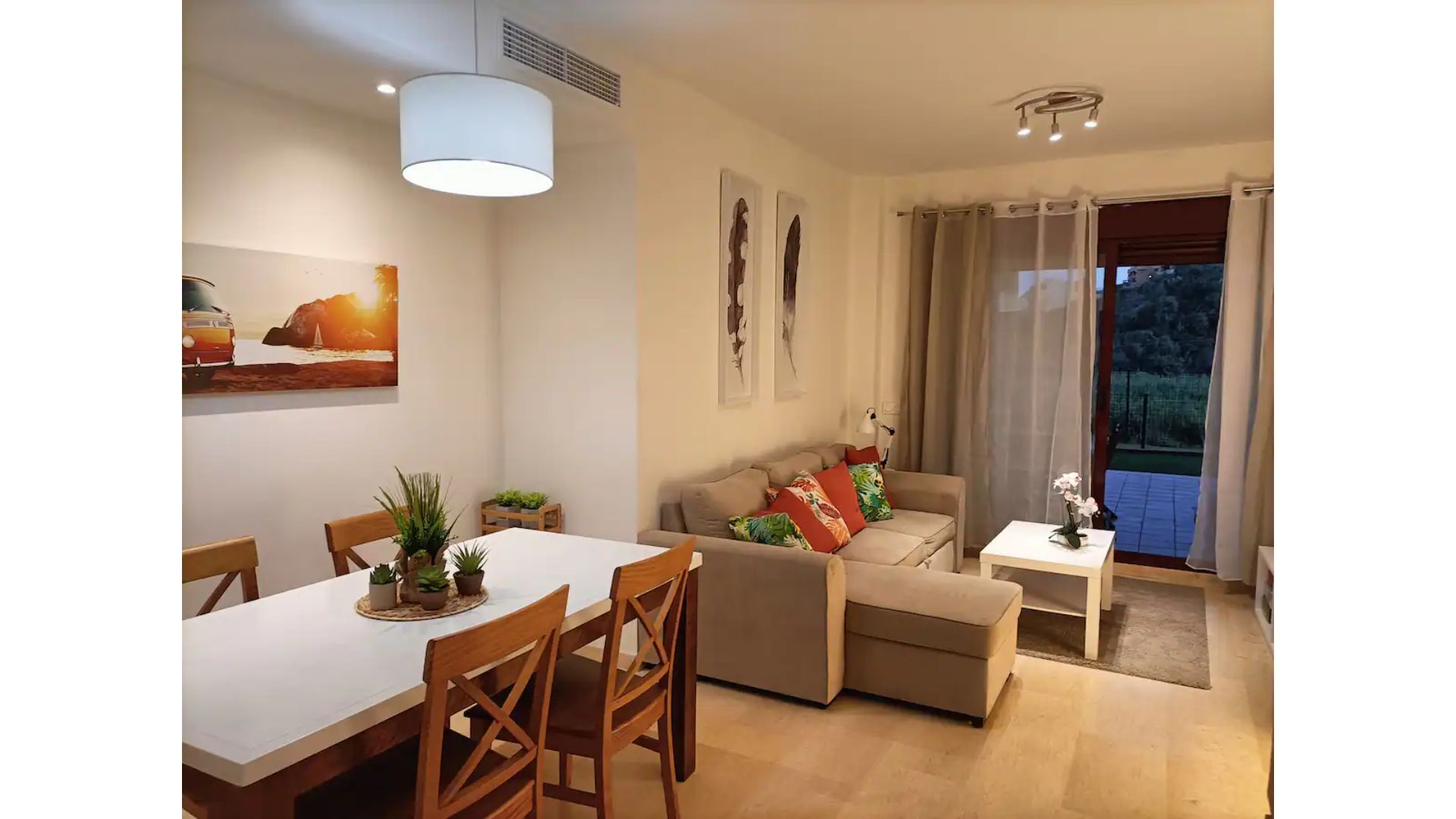 Duquesa Chill Encantador bajo con jardin de 2 dormitorios