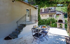 Outdoor dining - VILLAROSA SPICCIANO Exclusive Villa with pool (Fivizzano/Spicciano)