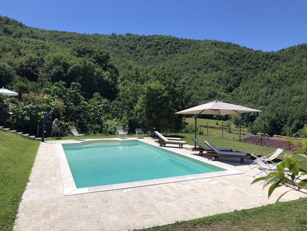 Outdoor pool - VILLAROSA SPICCIANO Exclusive Villa with pool (Fivizzano/Spicciano)