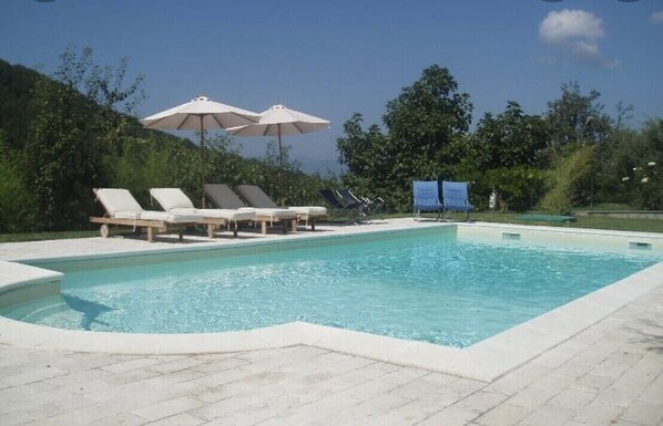 Outdoor pool - VILLAROSA SPICCIANO Exclusive Villa with pool (Fivizzano/Spicciano)