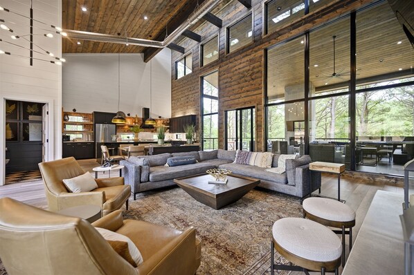 Televisión, chimenea y videojuegos 