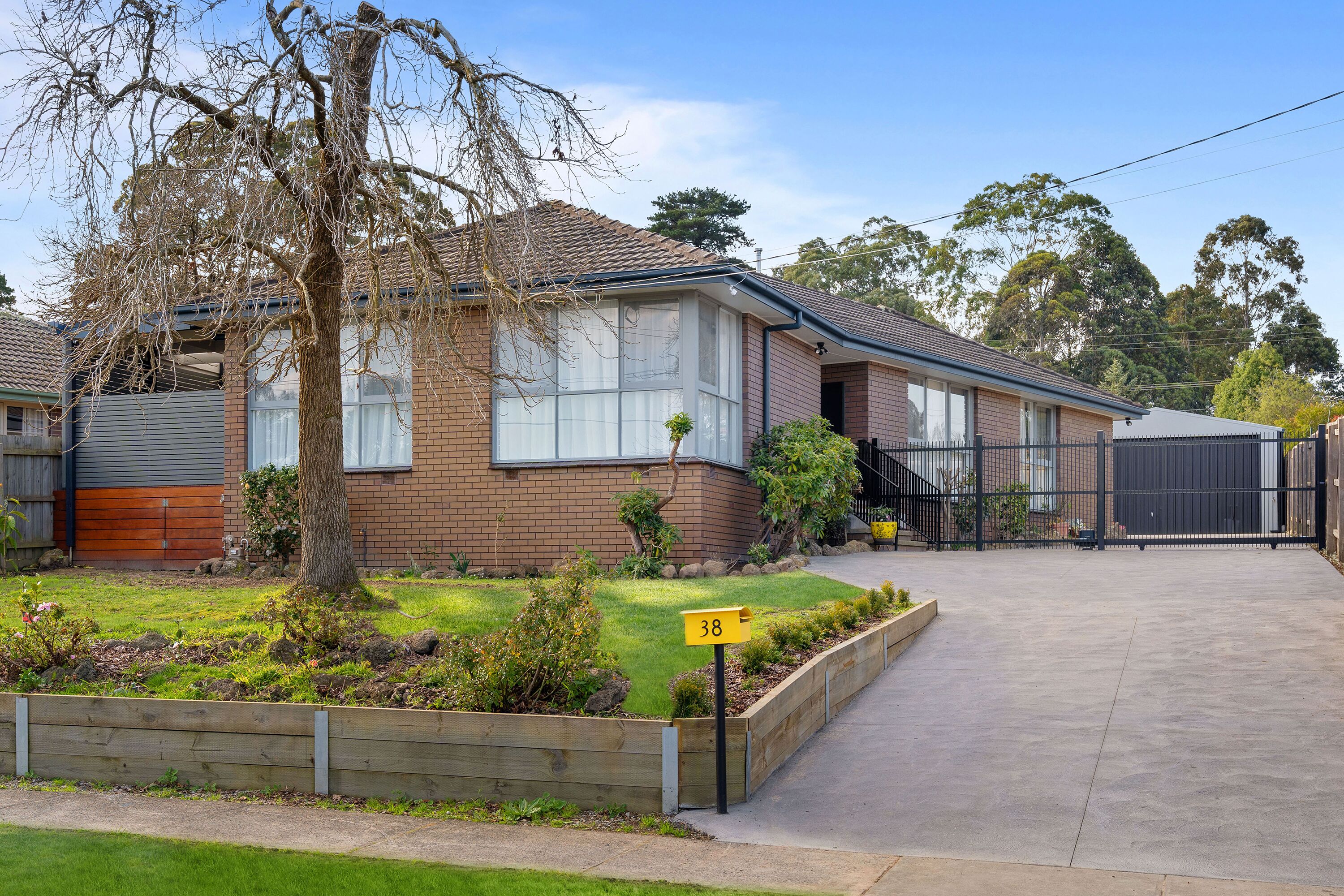 Mooroolbark Pet Friendly 4 Bedroom House
