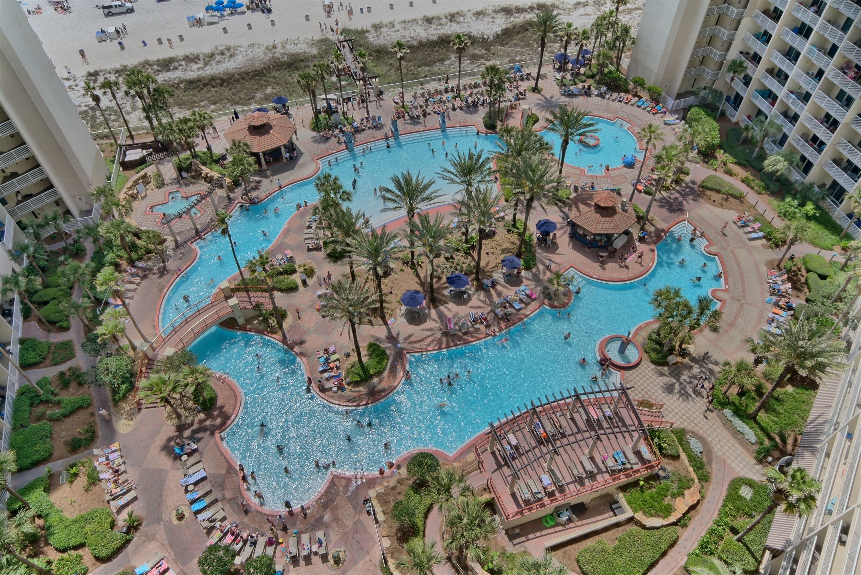 Alberca techada y alberca climatizada