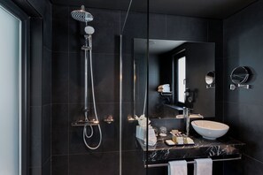 Shower, free toiletries, hair dryer, bathrobes - Verdi Gzira Promenade (Gzira)