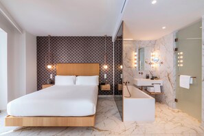 Premium bedding, down duvets, minibar, in-room safe - UMusic Hotel Madrid (Madrid)