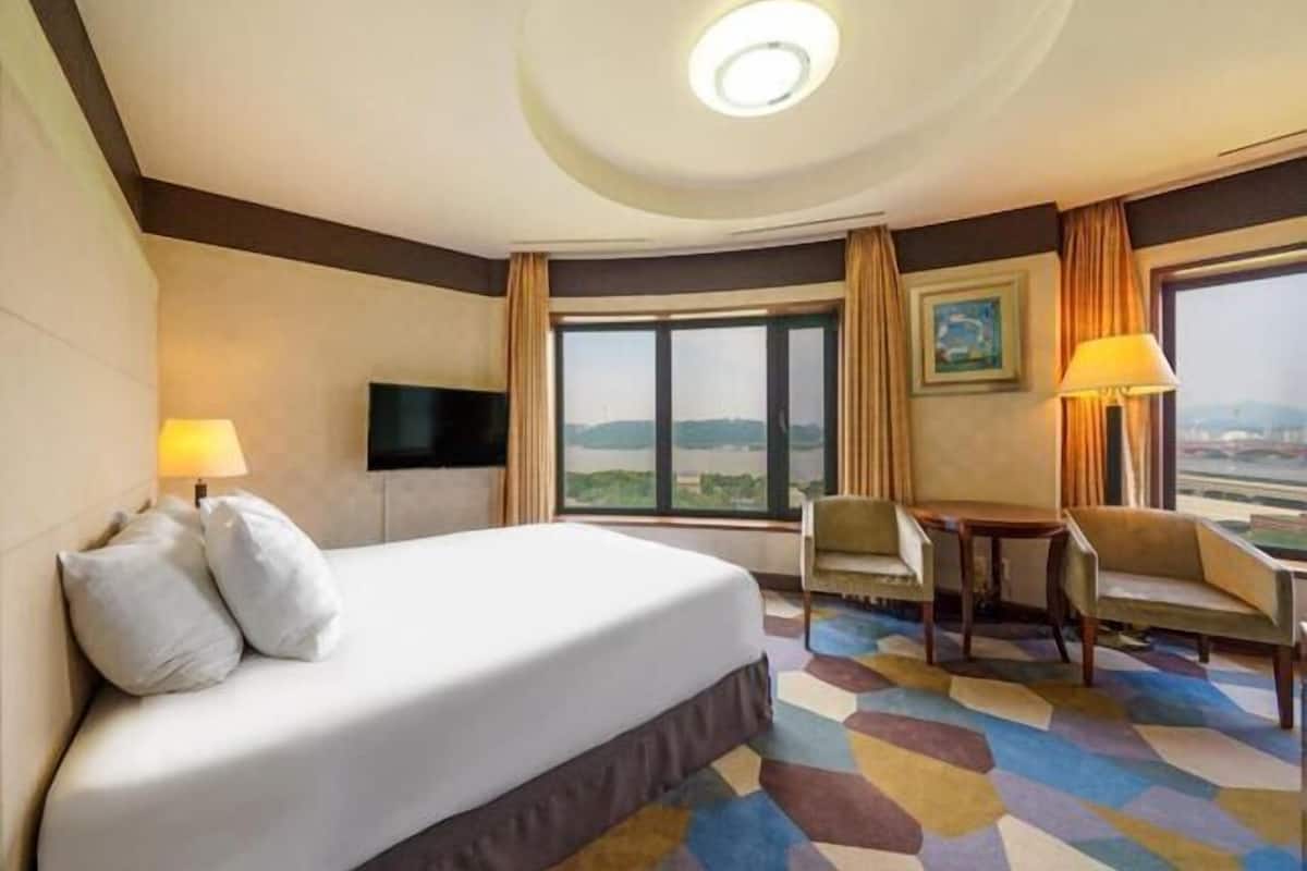 Desk, blackout curtains, iron/ironing board, free WiFi