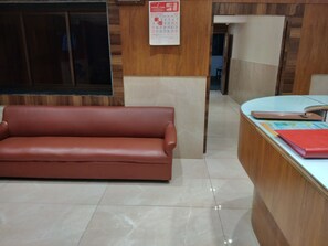 ฝ่ายต้อนรับ