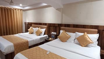 Deluxe Quadruple Room | Free WiFi, bed sheets