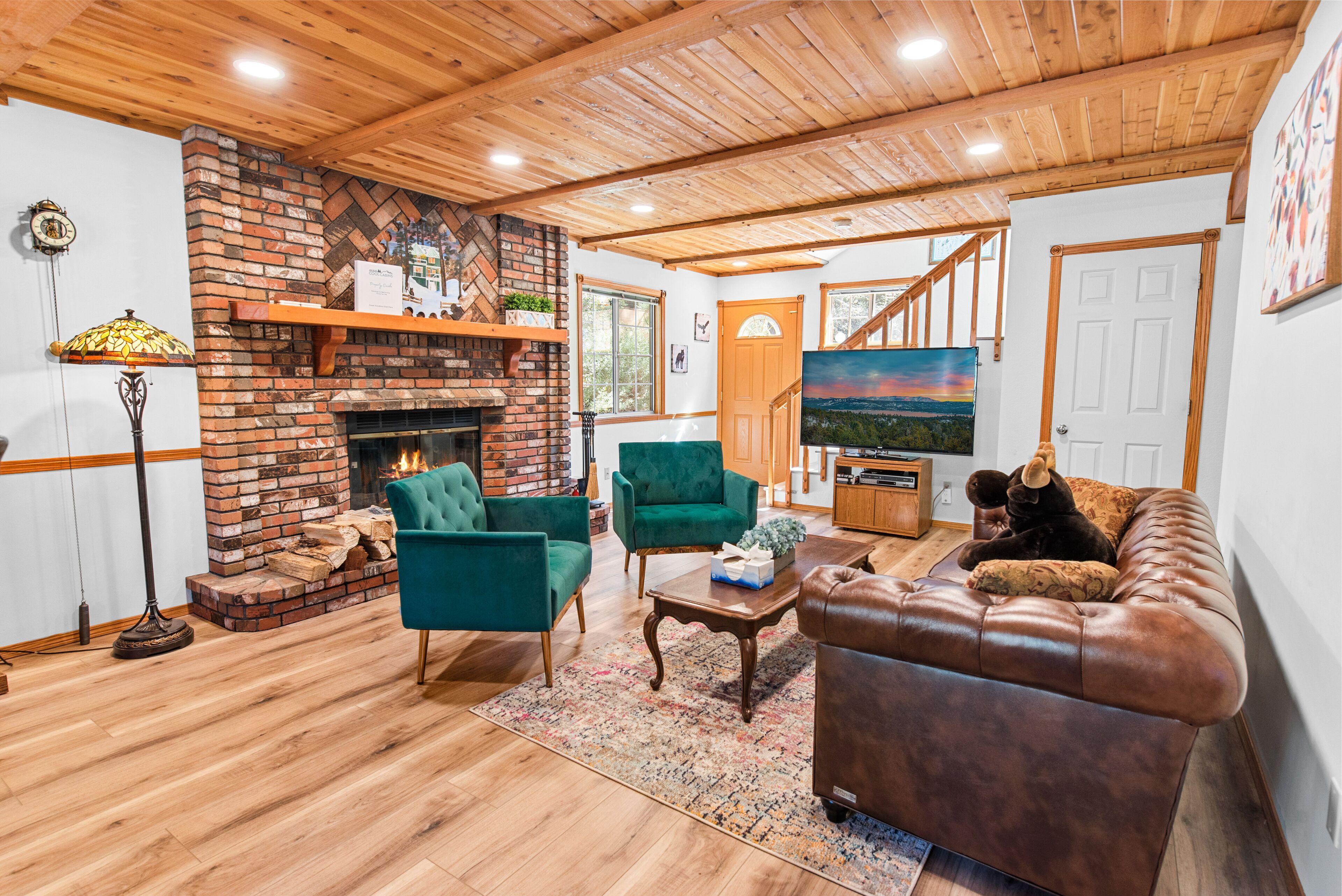 Sugarpaw Cottage - Very private cabin nestled amongst towering pines in this cozy mountain home!