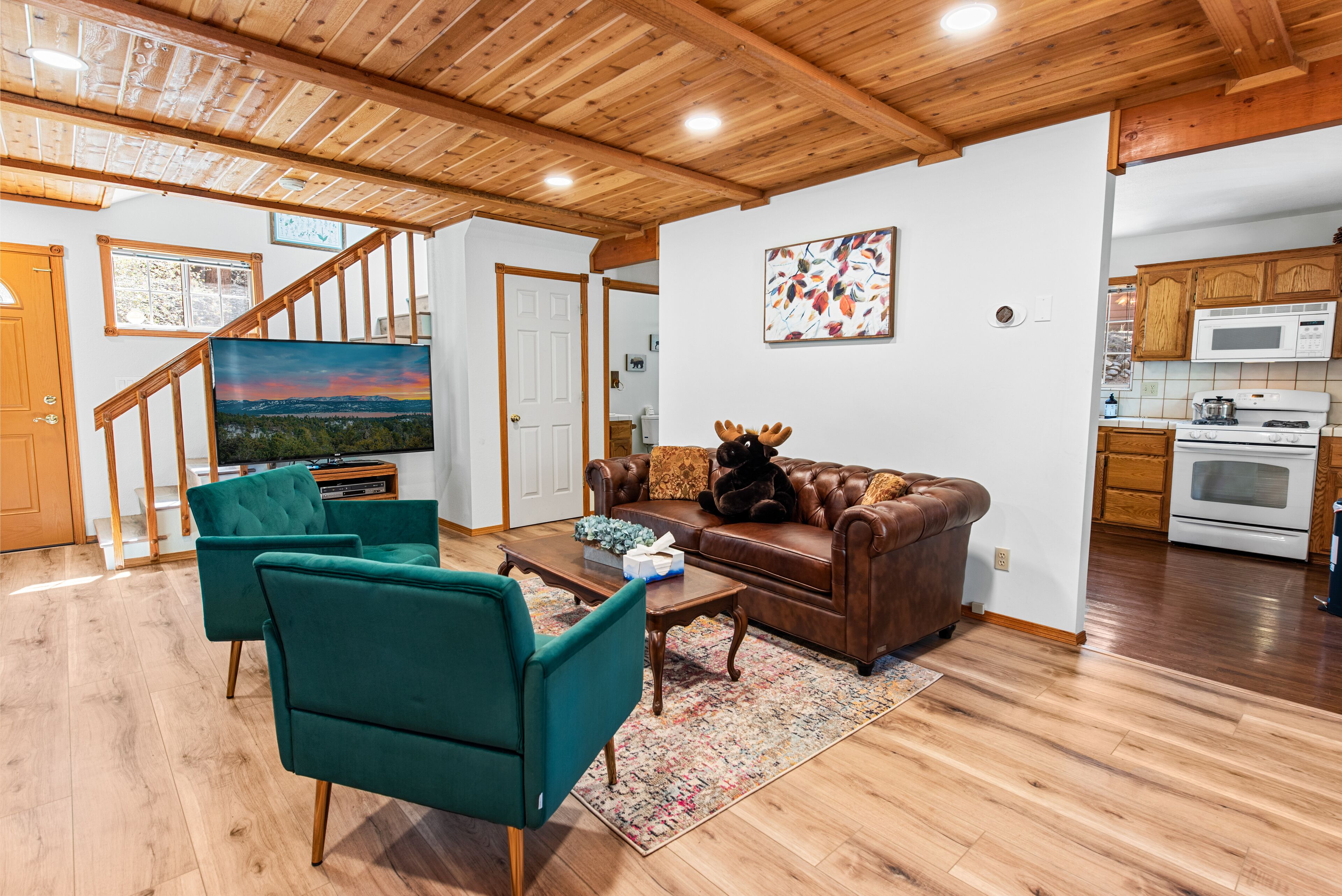 Sugarpaw Cottage - Very private cabin nestled amongst towering pines in this cozy mountain home!