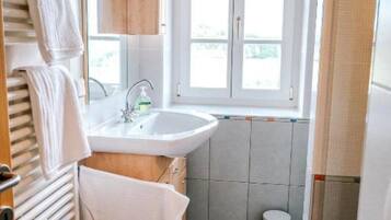 Dusch, hÄrtork, handdukar och tvÄl