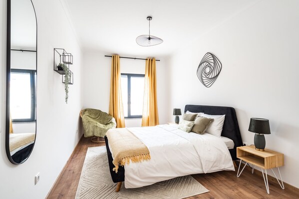 3 habitaciones, escritorio, tabla de planchar con plancha y wifi 