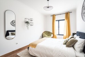 3 Schlafzimmer, Schreibtisch, Bügeleisen/Bügelbrett, WLAN