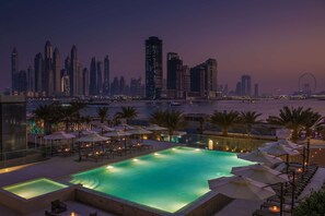 Seasonal outdoor pool - Radisson Beach Resort Palm Jumeirah (Dubai)