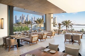 Restaurant - Radisson Beach Resort Palm Jumeirah (Dubai)