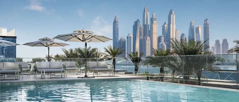 Alberca al aire libre por temporada