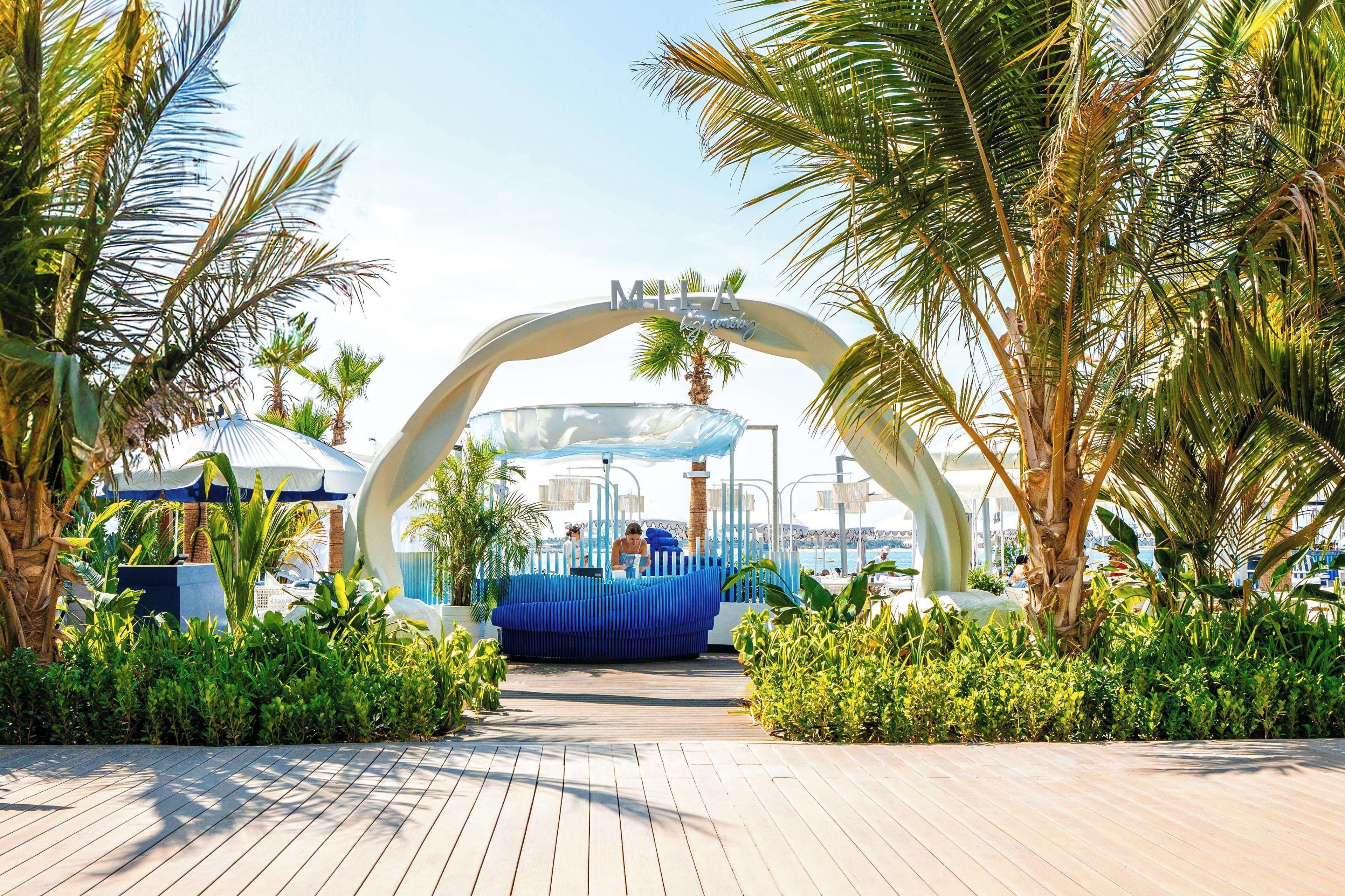 Playa privada cerca y sombrillas