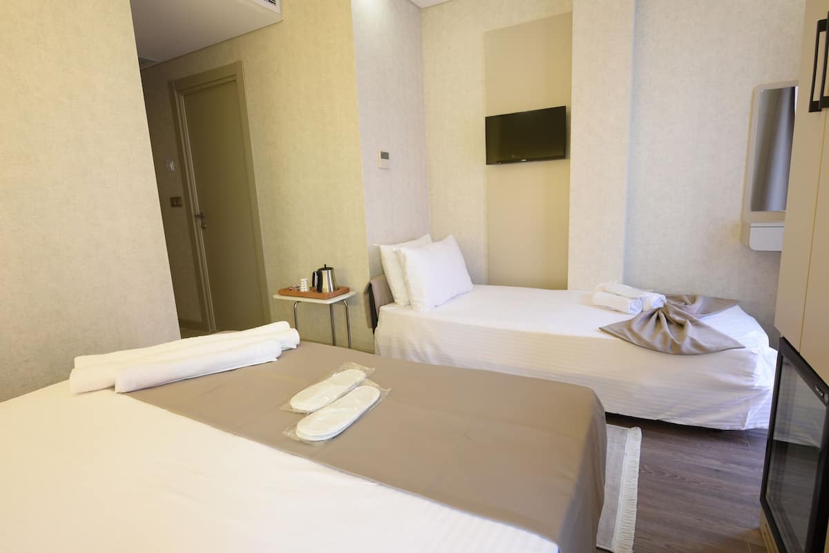 Chambre Triple Familiale | Literie hypoallergénique, minibar, coffres-forts dans les chambres