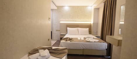 Family Triple Room | Hypo-allergenic bedding, minibar, in-room safe, soundproofing